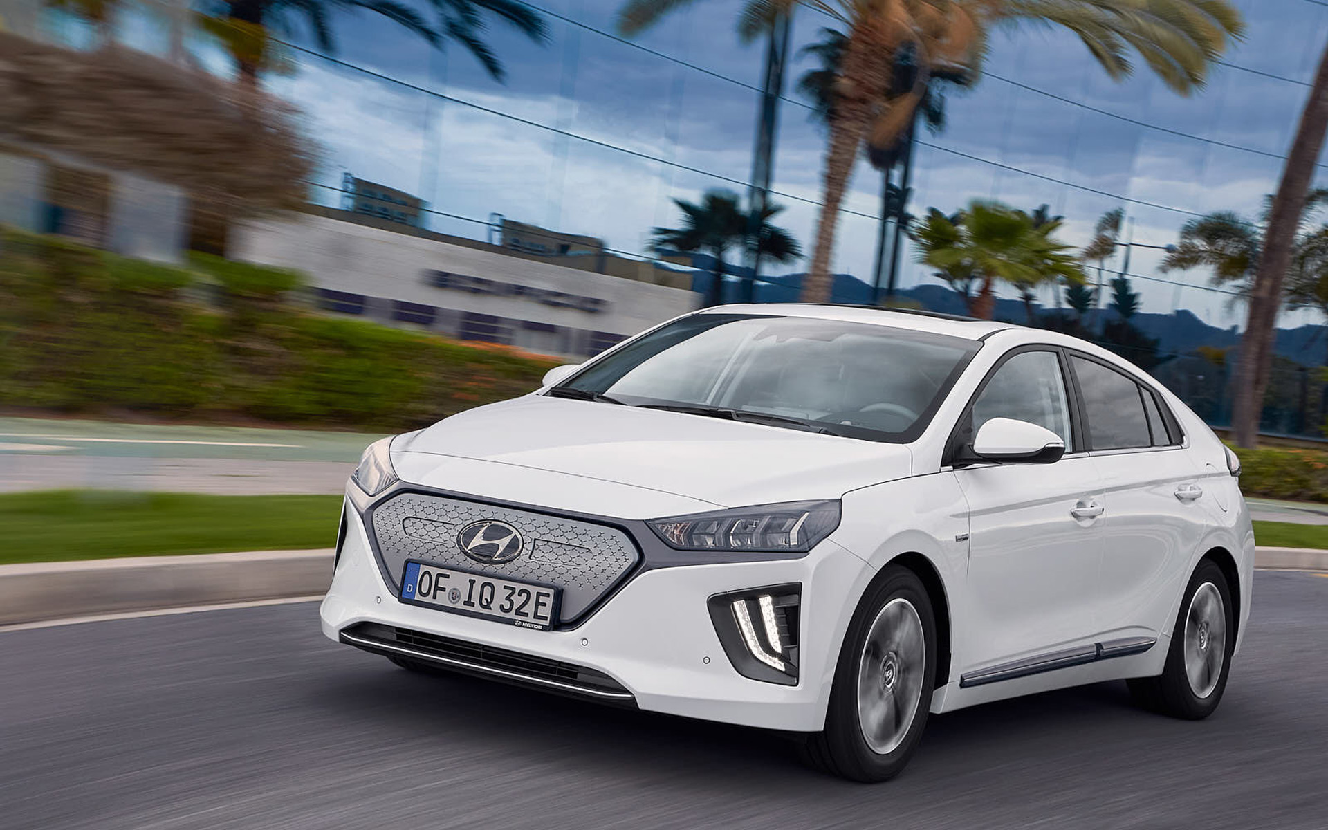 Sudah Bisa Dipesan, Mobil Listrik Hyundai Ioniq Dijual Rp569 Juta