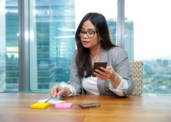 Atur dan Kelola THR Lebih Mudah dan Bijak dengan DANA