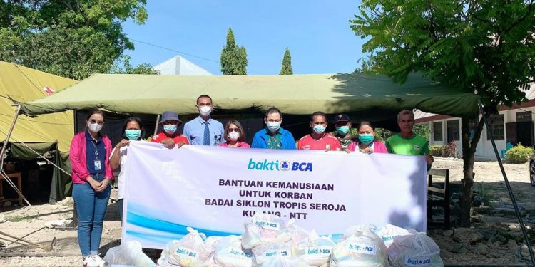 Bakti BCA Salurkan Bantuan Kemanusiaan Bagi  Masyarakat Terdampak Badai Siklon Tropis Seroja