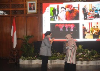 Puan Maharani Berikan Bantuan Ke 3 Kabupaten di Jawa Tengah