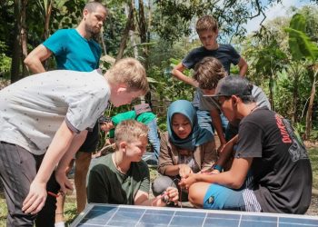Huawei Dukung Green School Bali Melalui Hibah Inverter Energi Surya
