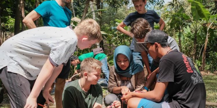 Huawei Dukung Green School Bali Melalui Hibah Inverter Energi Surya