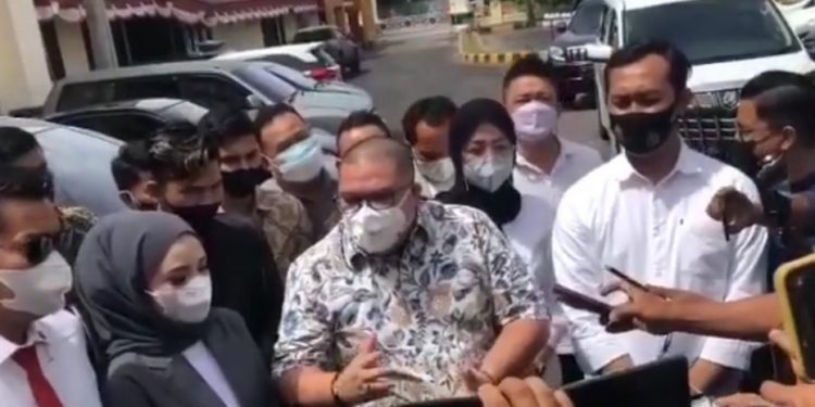 Dampingi Herlin Kenza Temui Penyidik Di Polres Lhokseumawe, Razman Nasution Yakin Klienny Bebas di Pengadilan