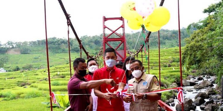 J&T Express Resmikan Jembatan Rakyat Yang Menghubungkan Akses Desa Wonosari, Jawa Timur dan Desa Sidomukti, Jawa Tengah