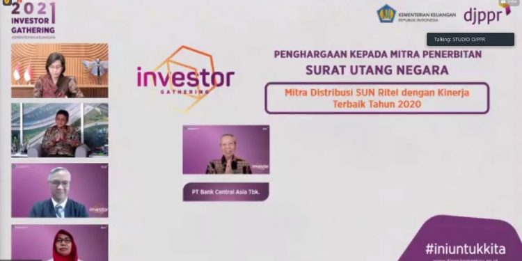 Konsisten Berikan Layanan Disrtibusi Obligasi Pemerintah, BCA Diganjar Penghargaan Kemenkeu