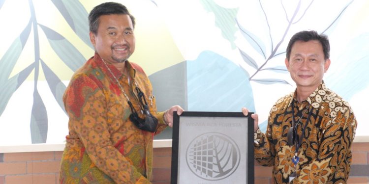 Wisma BCA Foresta Raih Greenship Existing Building Peringkat Platinum dari Green Building Council Indonesia