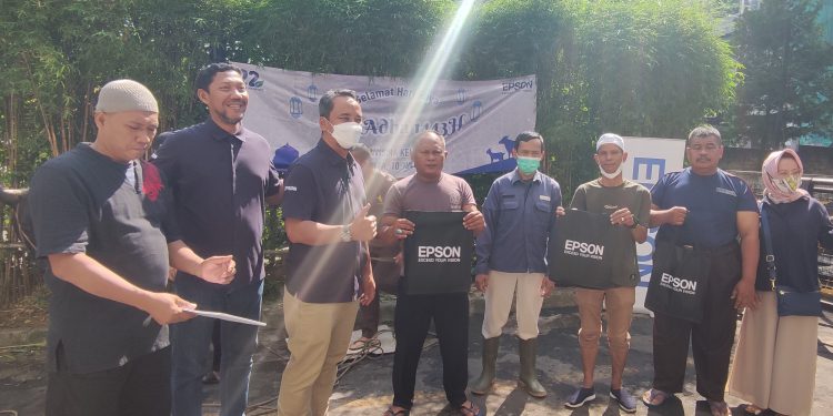 Rayakan Idul Adha 1443 H, Epson Indonesia Tebar Kebahagiaan Melalui CSR Donasi Hewan Kurban