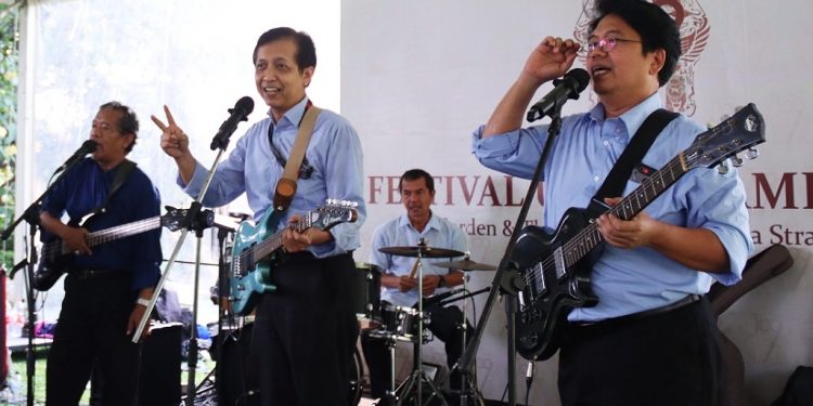 Blue Beatles Ramaikan Festival UMKM Sampoerna