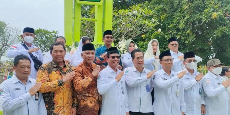 Hari Bhakti Trasmigrasi ke-72, Indonesia Respon Turut Partisipasi Dengan Menghijaukan dan Menanam Pohon di Komplek Makam Pionir Transmigrasi