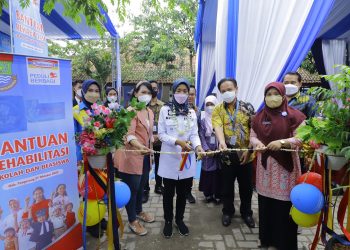 Kolaborasi SGM Eksplor – Indomaret, Salurkan Bantuan Pendidikan dan Beasiswa