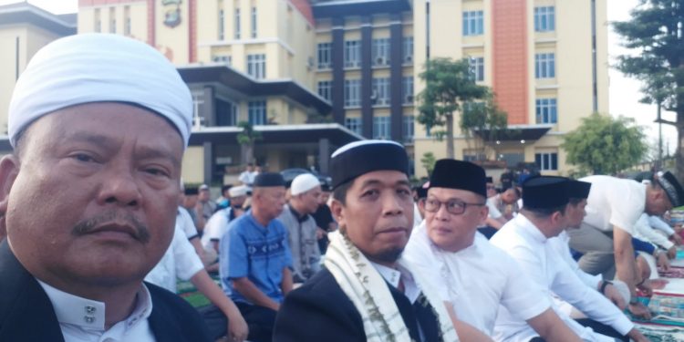 Direktur Rumah Quran Lansia ANNABA Didaulat Jadi Imam Shalat Idul Fitri 1444 H di Mapolda Lampung