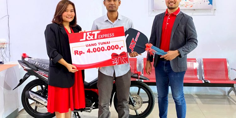 J&T Express Apresiasi Semangat Kerja Kurir Yang Motornya Terbakar Ketika Bekerja