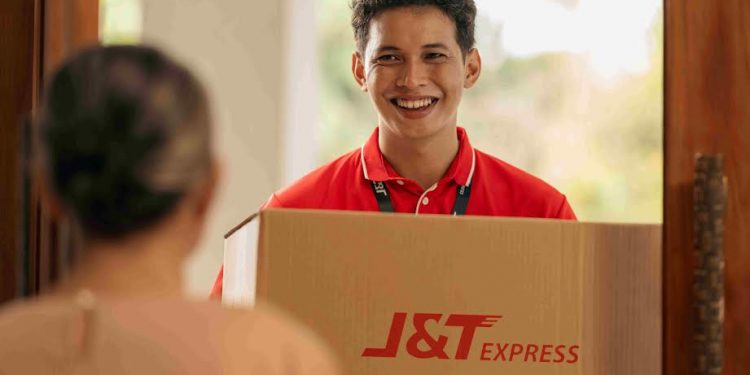 Maknai Ekspresi Pada Setiap Paket, J&T Express Berkolaborasi Dengan Rio Motret