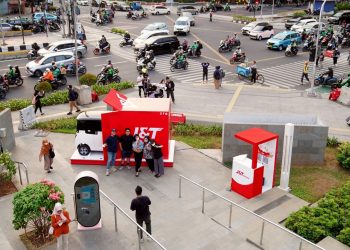 Genap Berusia 8 tahun, J&T Express Berburu Penerima Paket Mobil Listrik di Sarinah