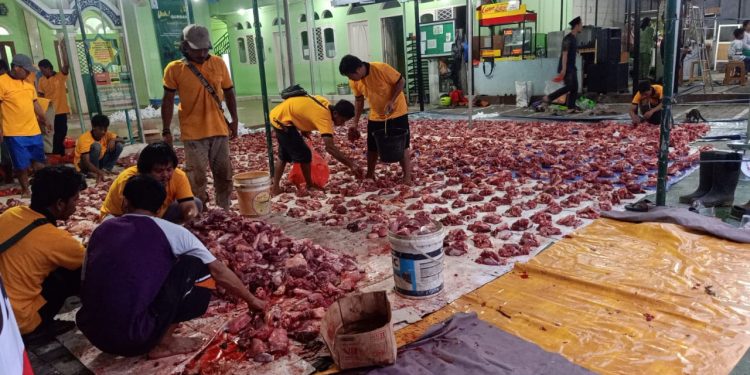 BRI Gading Serpong Beri Bantuan Daging Bergizi Untuk Masyarakat Tangsel