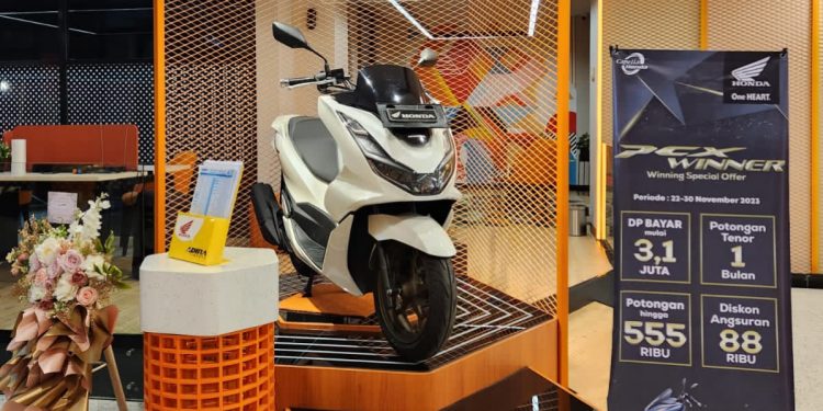 Bersama Tumbuhkan Bisnis Milik Nasabah, Danamon Sediakan Danamon Showcase di Kantor Cabang Berkonsep Next Generation Branch