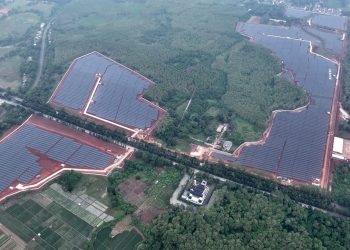 Rampungkan PLTS Ground-Mounted Terbesar dan Tercanggih di Indonesia, PLN, Aruna, China Power, dan Huawei Bersama Ciptakan Terobosan Transisi Energi
