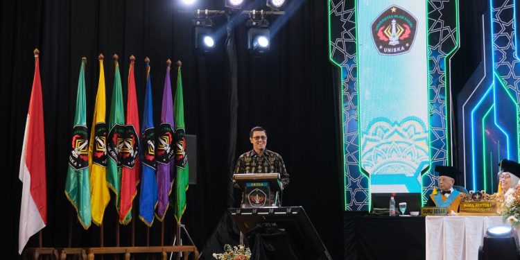 Hendy Setiono Hadir di Wisuda Uniska Kediri, Berikan Orasi Ilmiah dan Tanda Tangani MOU untuk Program Magang Merdeka