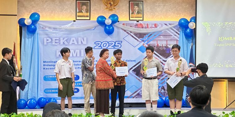 Siswa SMP Muhammadiyah 1 Pontianak Raih Prestasi di Lomba Cepat Tepat IPA Pekan Kimia FKIP Untan 2025