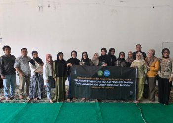 Dosen Universitas Siliwangi Tasikmalaya Gelar Pelatihan Produksi Pupuk Organik untuk Ibu Rumah Tangga