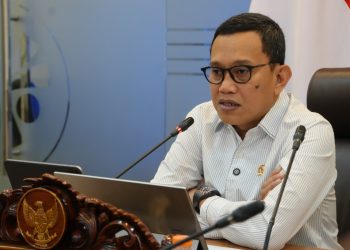 Sekjen KKKS Klarifikasi Foto Raja Juli dengan Azis Wellang