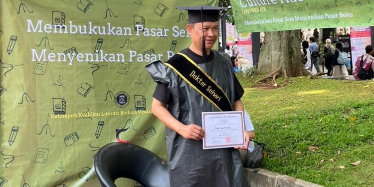 Dua Profesor FSRD ITB ‘Jual Ijazah Palsu’ di Pasar Seni ITB, Pengunjung Bisa Langsung Wisuda