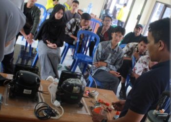 PKM Unsil Tasikmalaya Manfaatkan Limbah Kulkas untuk Naikkan Produktivitas Ikan KOI