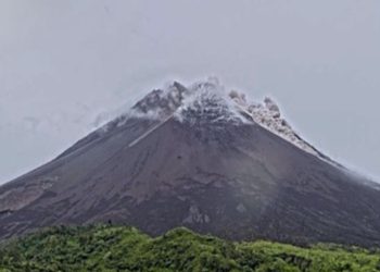 Gunung Merapi Erupsi Kembali pada 27 Desember 2025, Luncurkan Dua Awan Panas Guguran