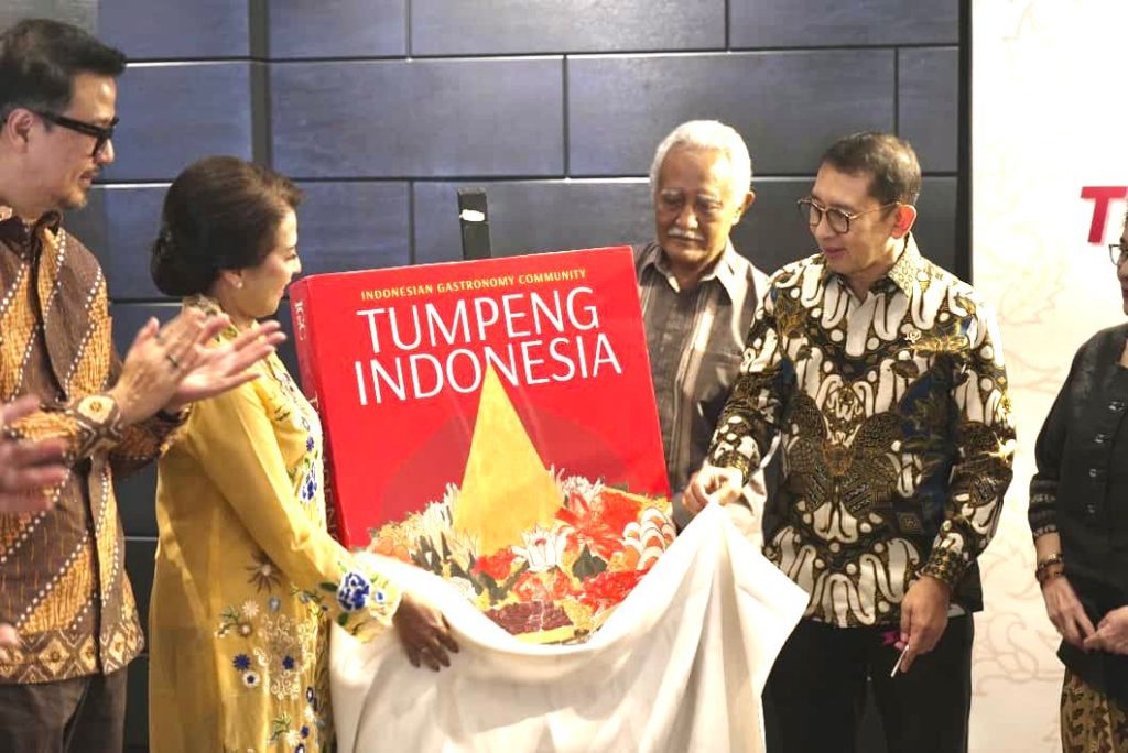 Hadiri Peluncuran Buku Tumpeng Indonesia, Menteri Kebudayaan Tekankan Pemajuan Budaya Gastronomi Indonesia